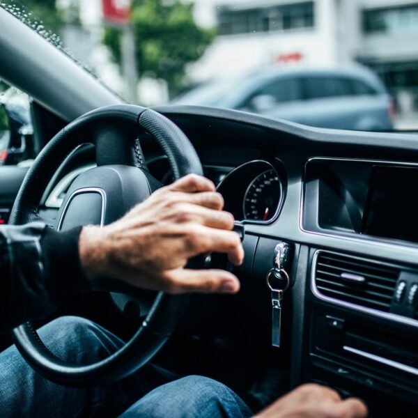 Jak oszczędzać paliwo? Sprawdzone porady dla kierowców.