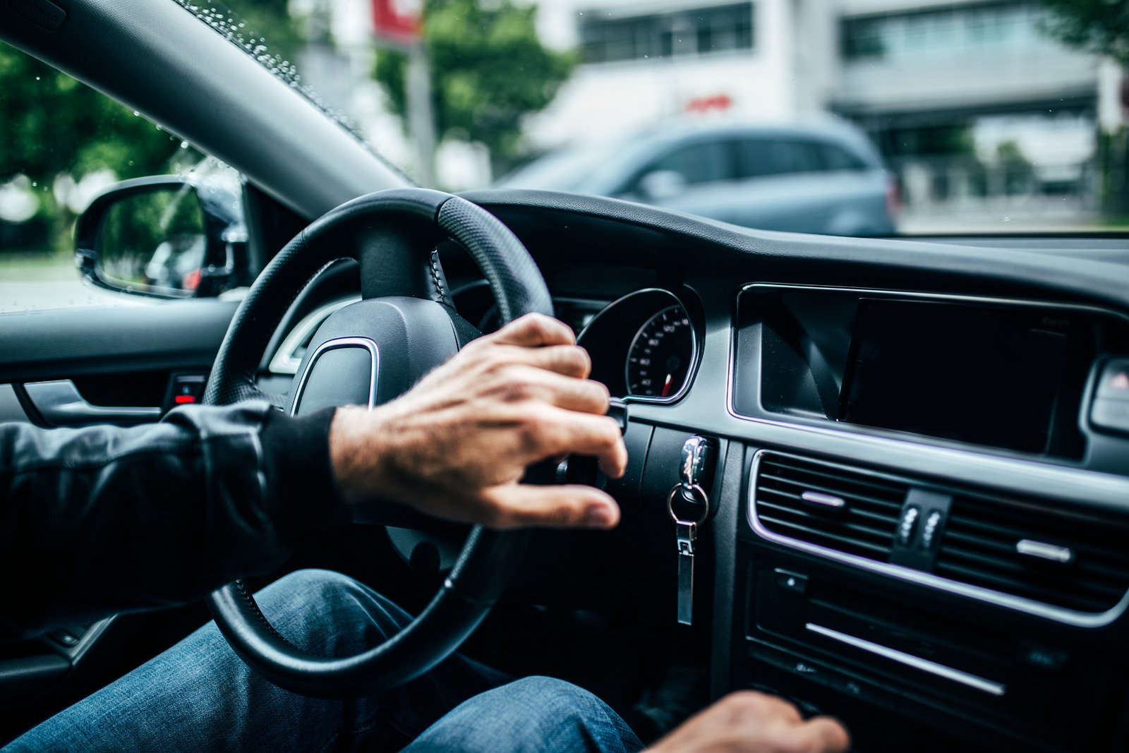 Jak oszczędzać paliwo? Sprawdzone porady dla kierowców.