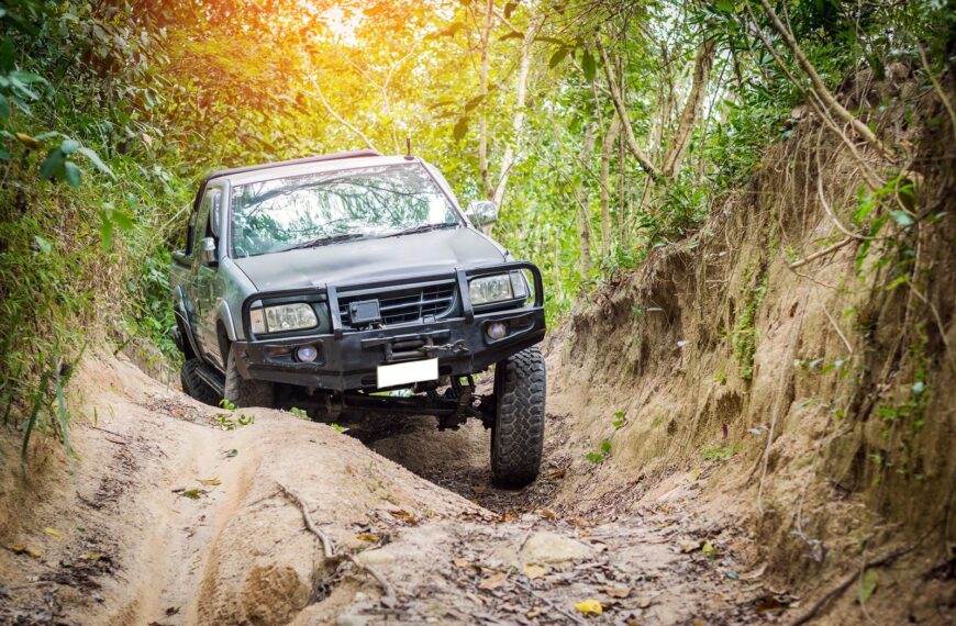 Jazda terenowa: Jak przygotować auto do off-roadu?