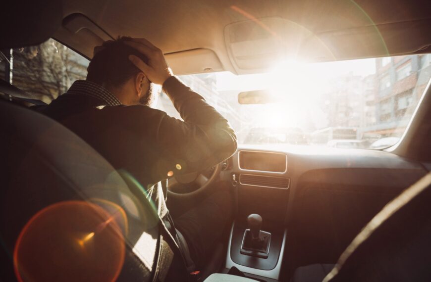 Jak zmniejszyć hałas w kabinie samochodu? Praktyczne rozwiązania i materiały.