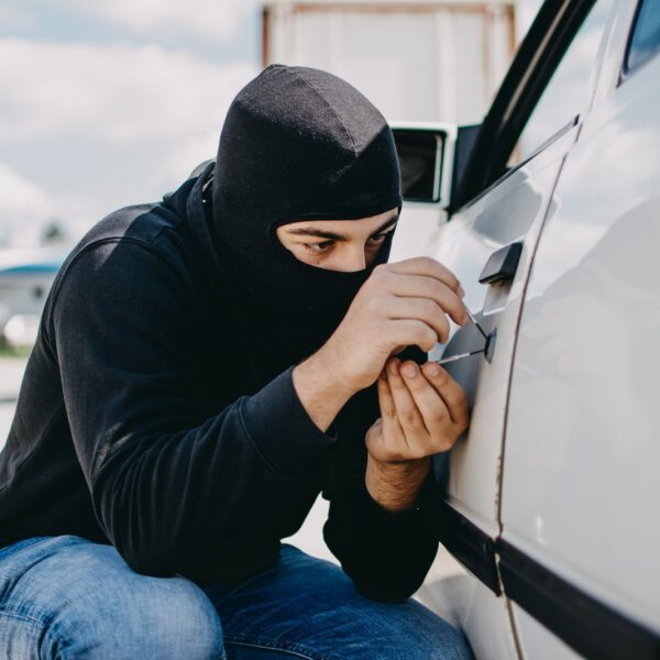 Zabezpieczenie samochodu przed kradzieżą: Nowoczesne technologie i sprawdzone rozwiązania.