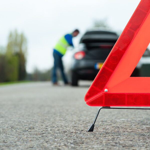 Historia i ewolucja systemów wspomagania kierowcy (ADAS) – jak technologia poprawia bezpieczeństwo na drodze.