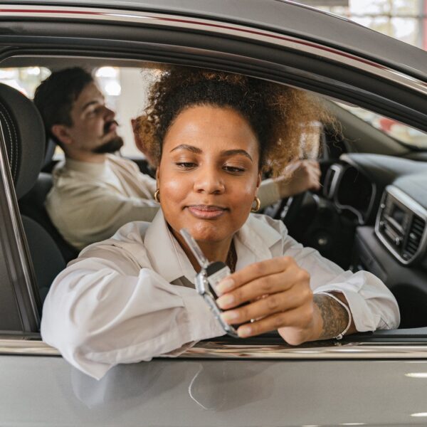 Jakie są zalety i wady leasingu samochodowego w porównaniu do tradycyjnego zakupu?