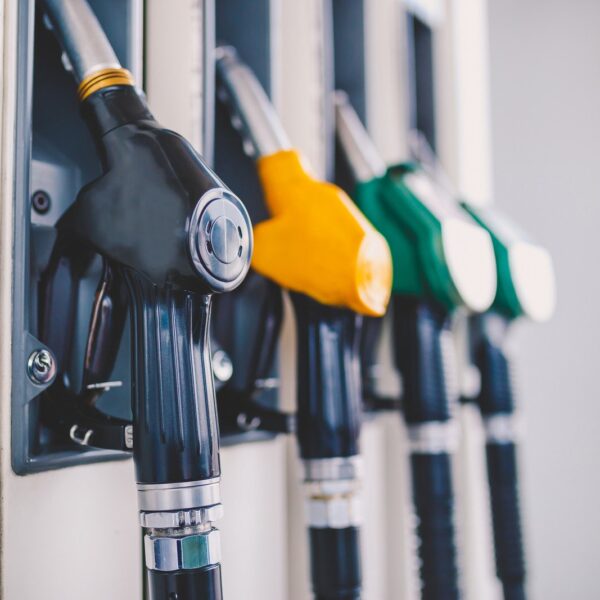 Wpływ różnorodnych typów paliw na osiągi i trwałość samochodów – co warto wiedzieć?