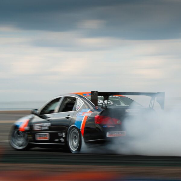 Historia wyścigów samochodowych: Od pierwszych Grand Prix do współczesnej Formuły 1.