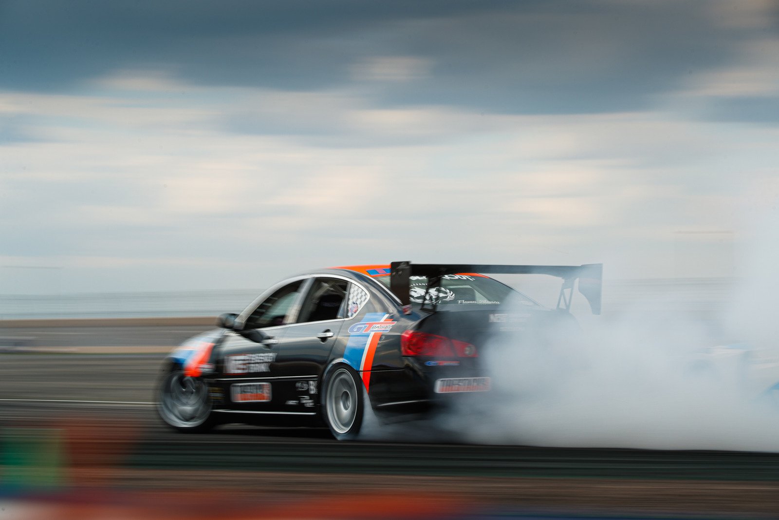 Historia wyścigów samochodowych: Od pierwszych Grand Prix do współczesnej Formuły 1.