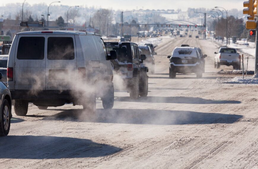 Jak nowe regulacje dotyczące emisji spalin wpływają na rynek samochodów używanych?