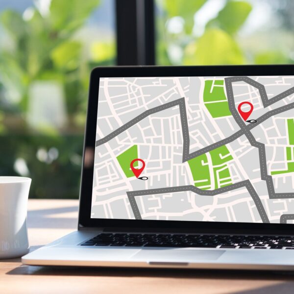 Poradnik po samochodowych systemach nawigacji satelitarnej: Jak wybrać najlepsze rozwiązanie?